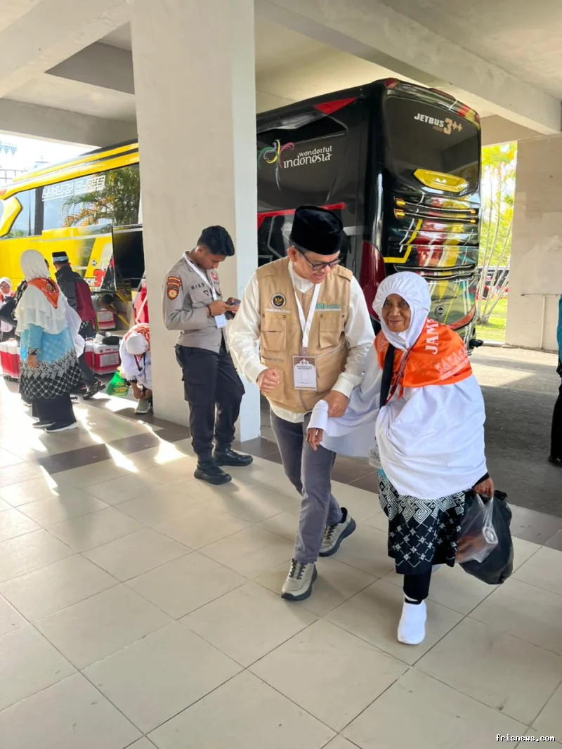 443 JH Kloter 9 berangkat menuju Madinah 