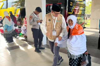 443 JH Kloter 9 berangkat menuju Madinah 