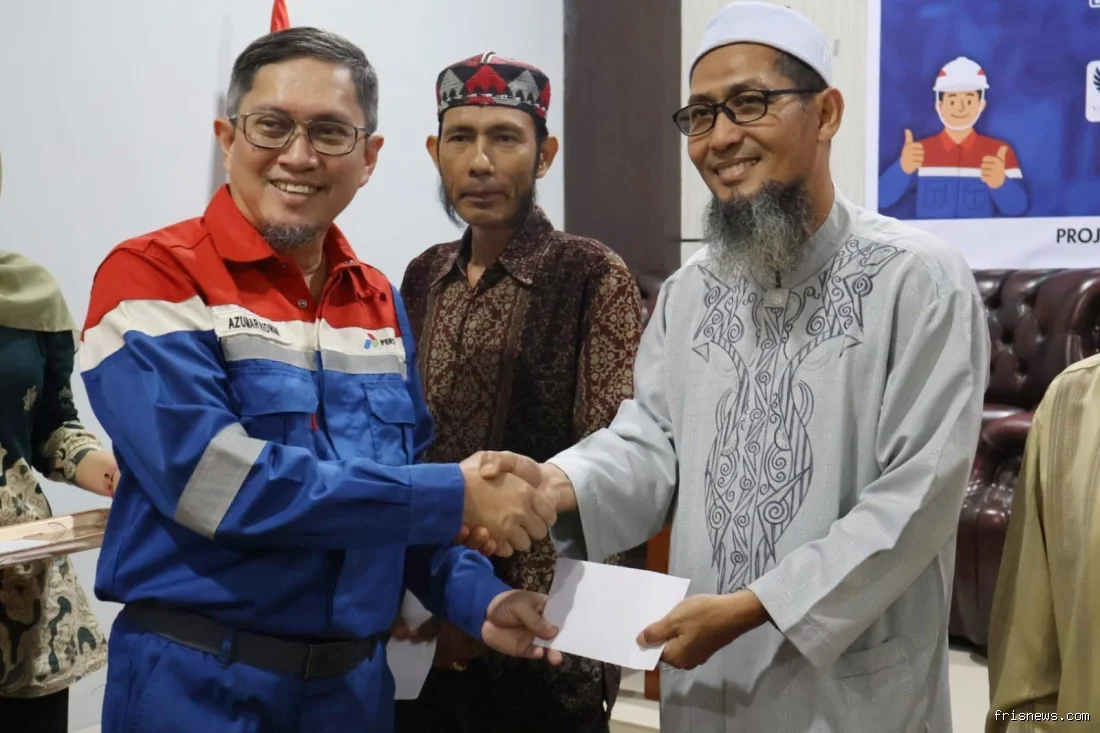PHR Salurkan 400 paket sembako murah
