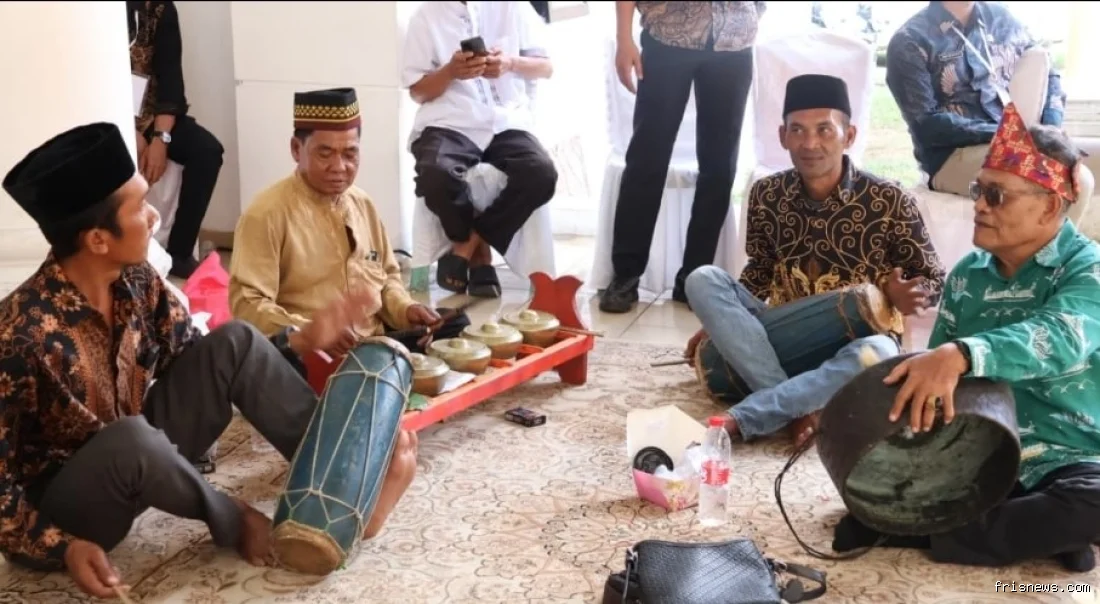 Atraksi kesenian Rarak dan Calempong Kuansing yang menghibur kafilah MTQ XLIV Riau 2026